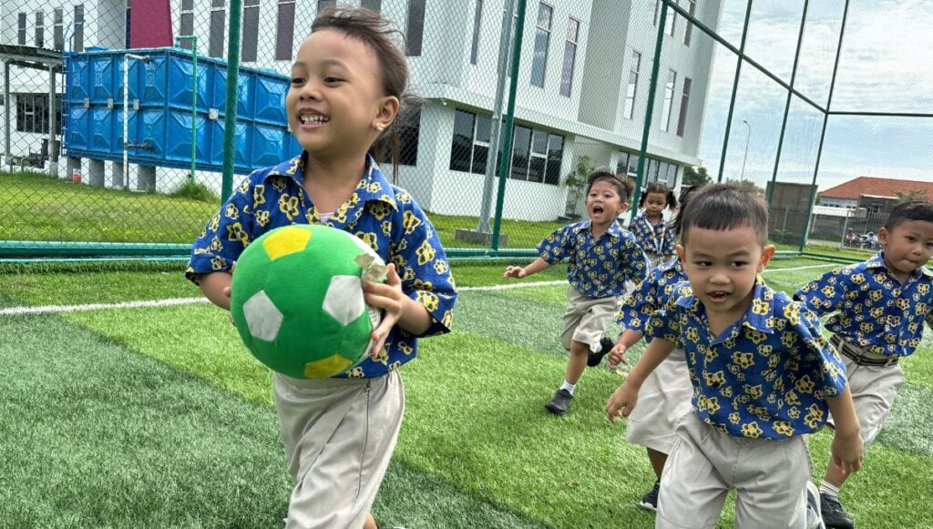 bermain bola